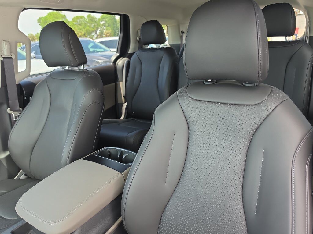 2027 Kia Carnival Hybrid LXS San Clemente CA