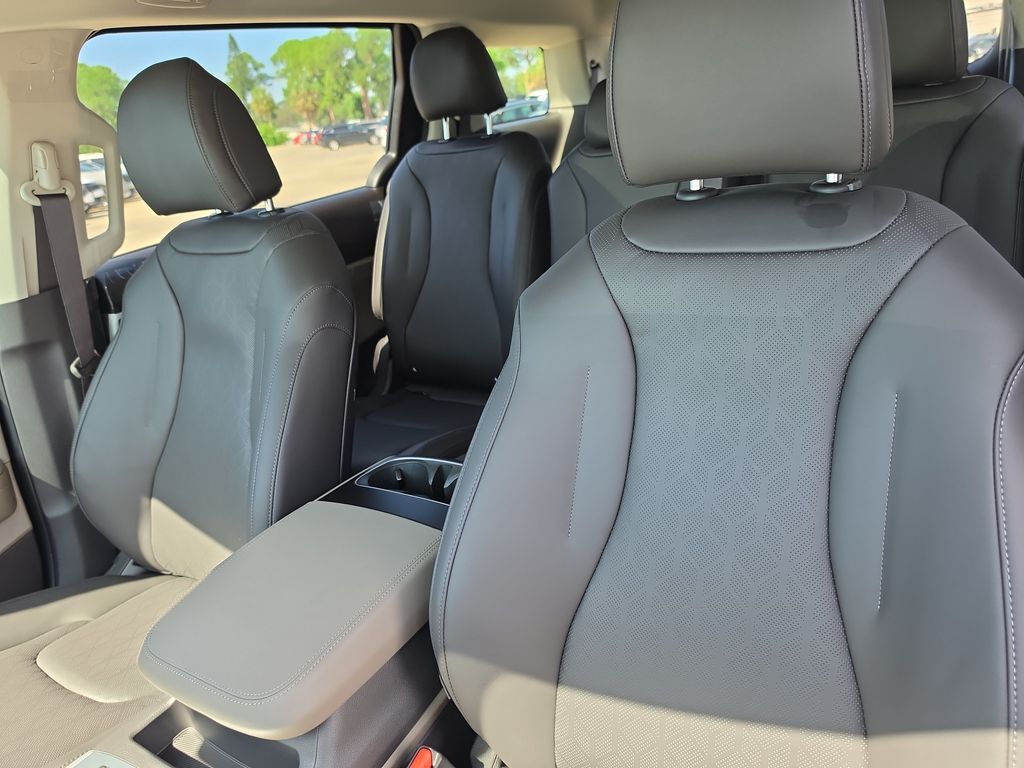 2027 Kia Carnival Hybrid LXS San Clemente CA
