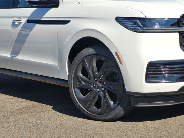 2027 Lincoln Navigator L Reserve