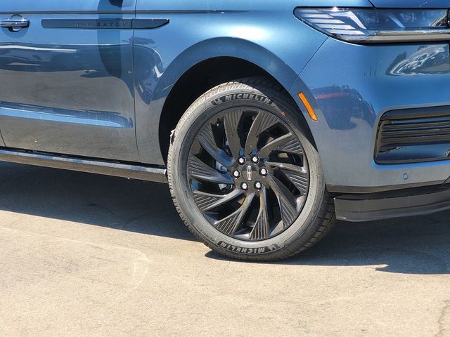 2027 Lincoln Navigator L Reserve