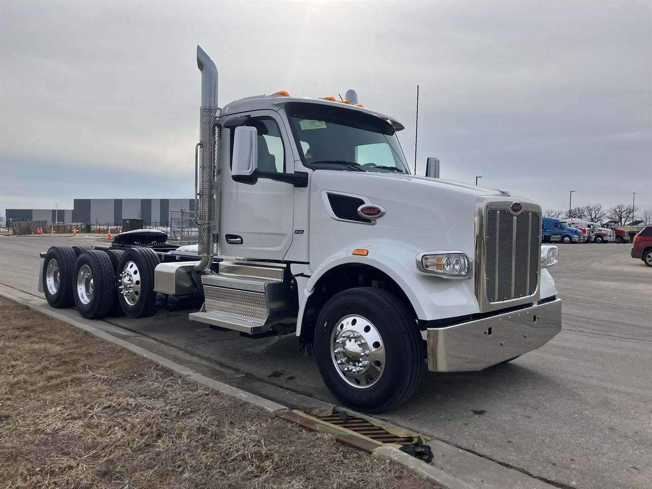 2027 Peterbilt 567