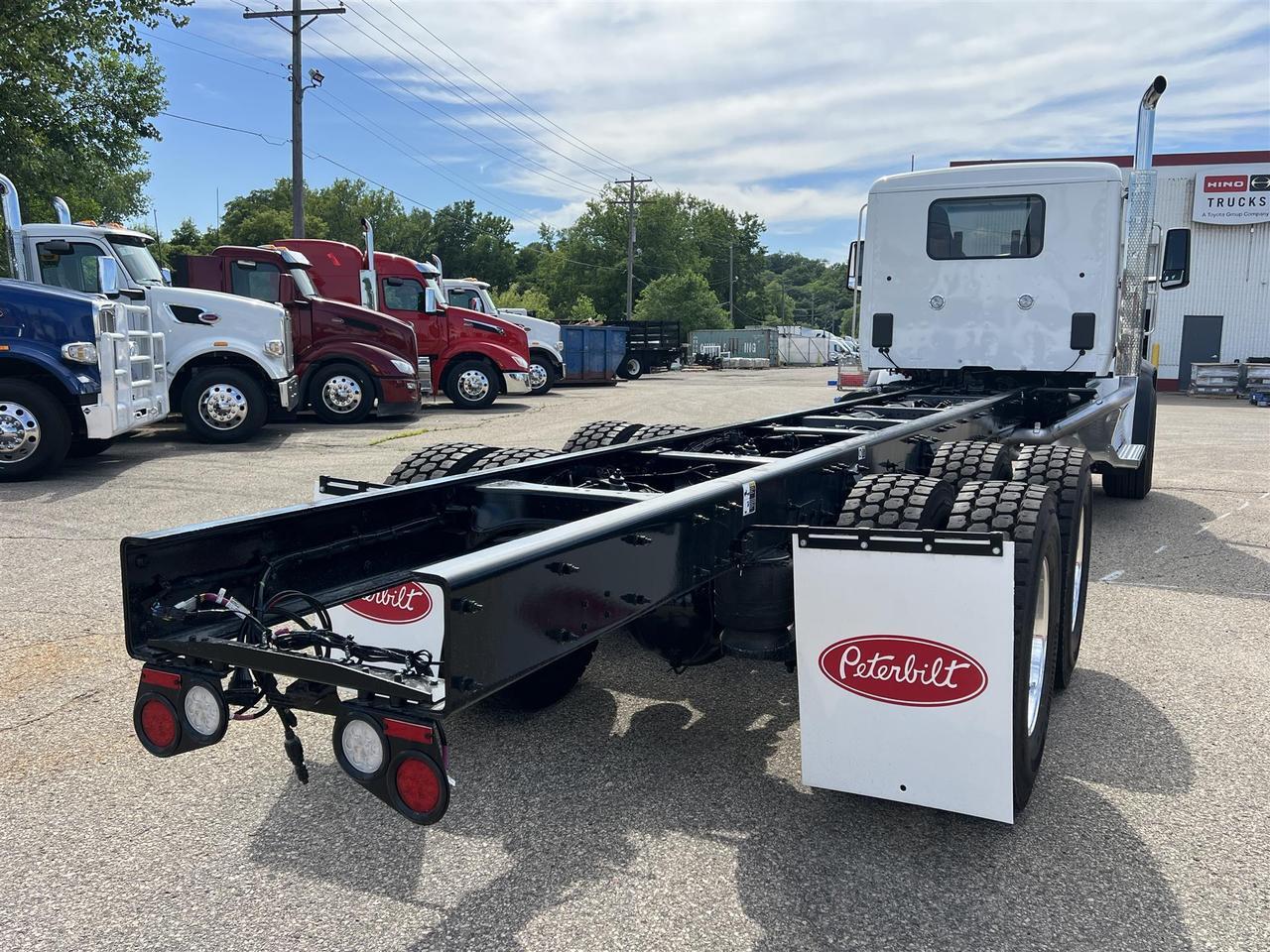 2027 Peterbilt 567 in Fargo, ND — photo 3
