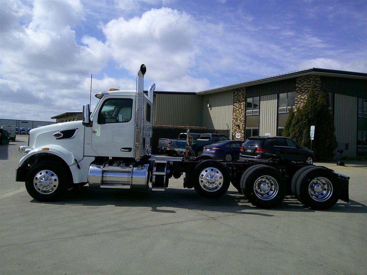 2027 Peterbilt 567 Fargo ND