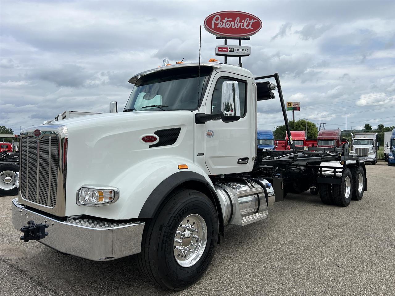 2027 Peterbilt 567 Hook Lift