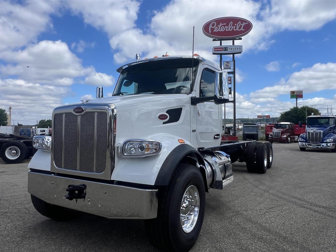 2027 Peterbilt 567 Hook Lift