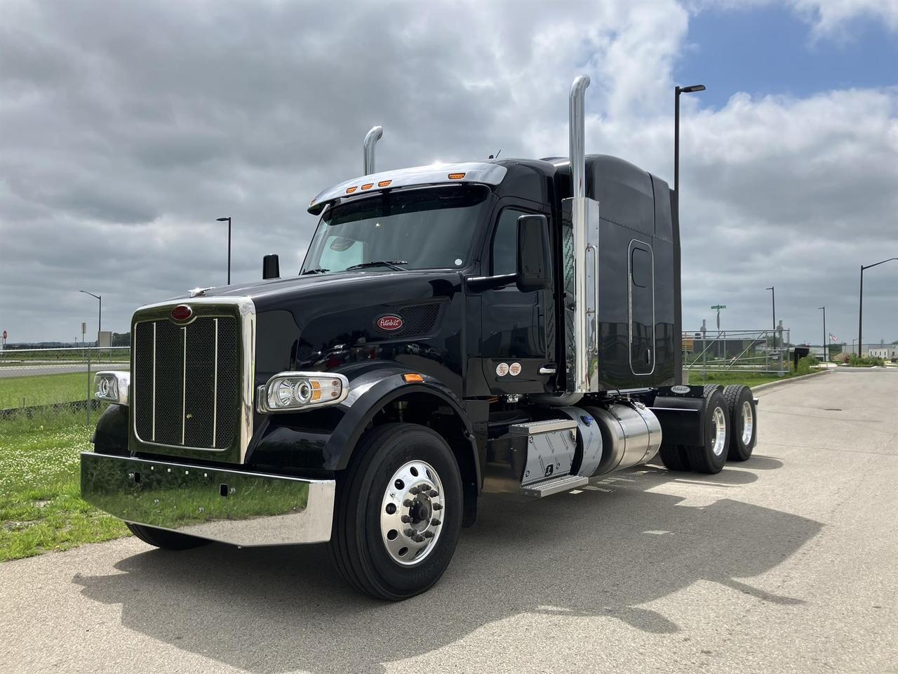 2027 Peterbilt 567 Sleeper