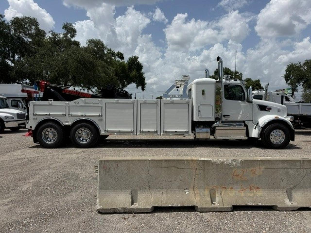2027 Peterbilt 567 Jerr-Dan 35-Ton Integrated Wrecker Tampa FL