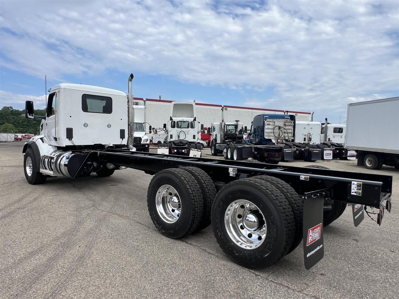 2027 Peterbilt 567 Roll-Off
