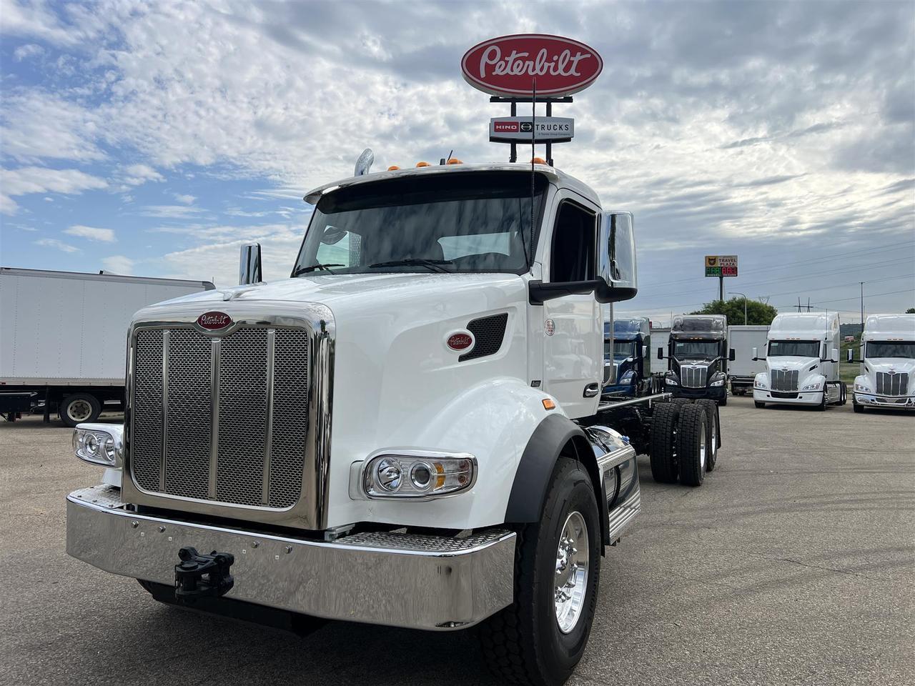 2027 Peterbilt 567 Roll-Off