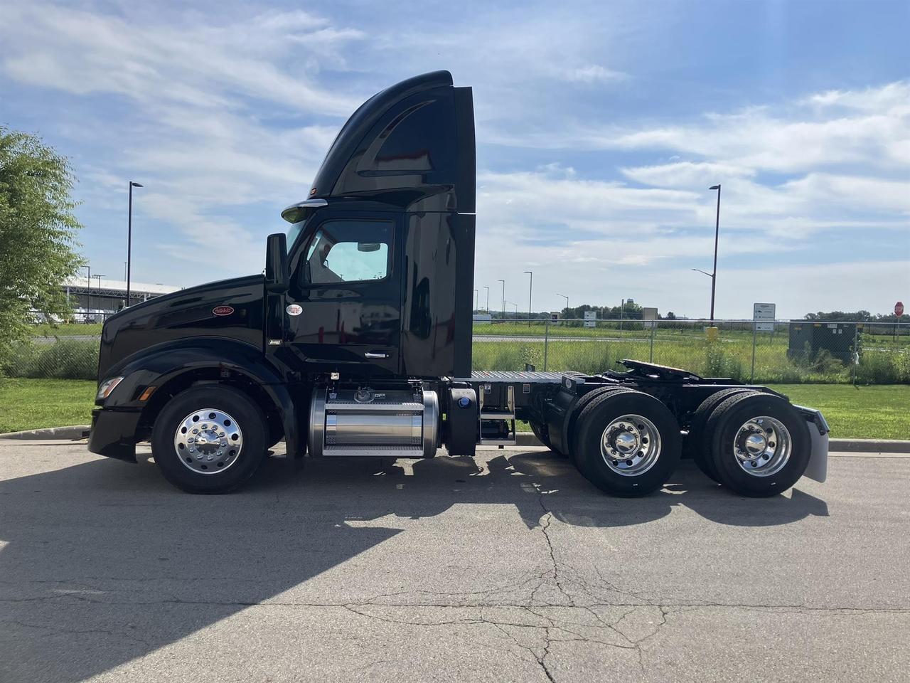 2027 Peterbilt 579 Non-Sleeper