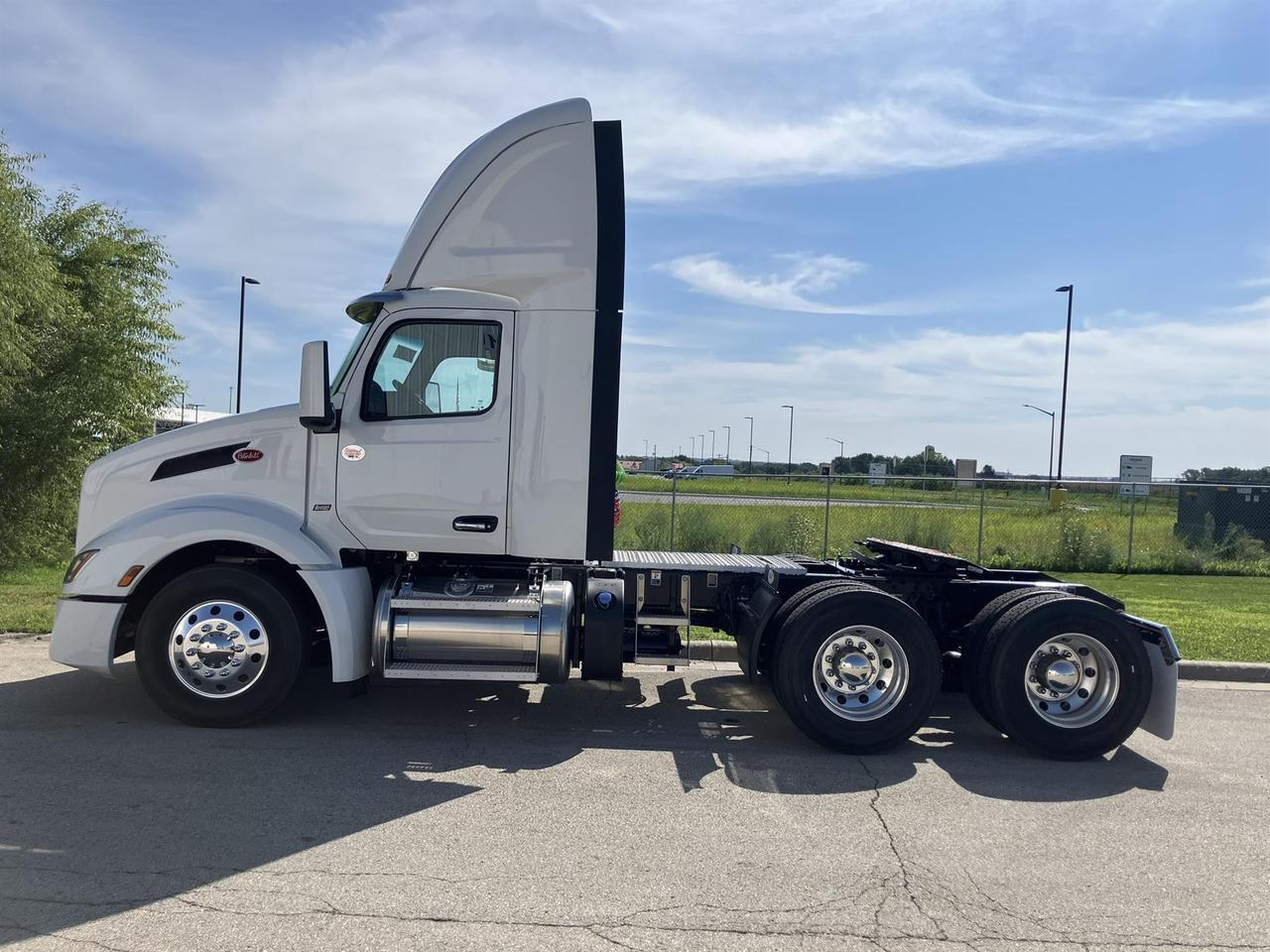 2027 Peterbilt 579 in Rochester, MN — photo 3