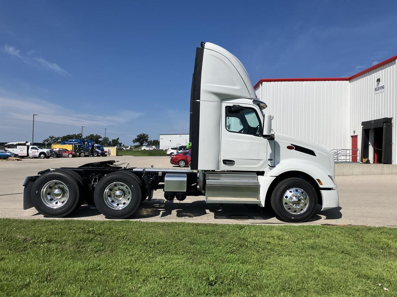 2027 Peterbilt 579 in Rochester, MN — photo 4