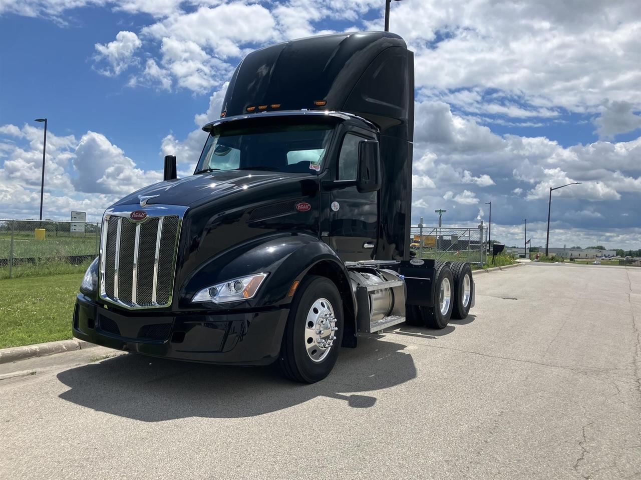 2027 Peterbilt 579 Non-Sleeper