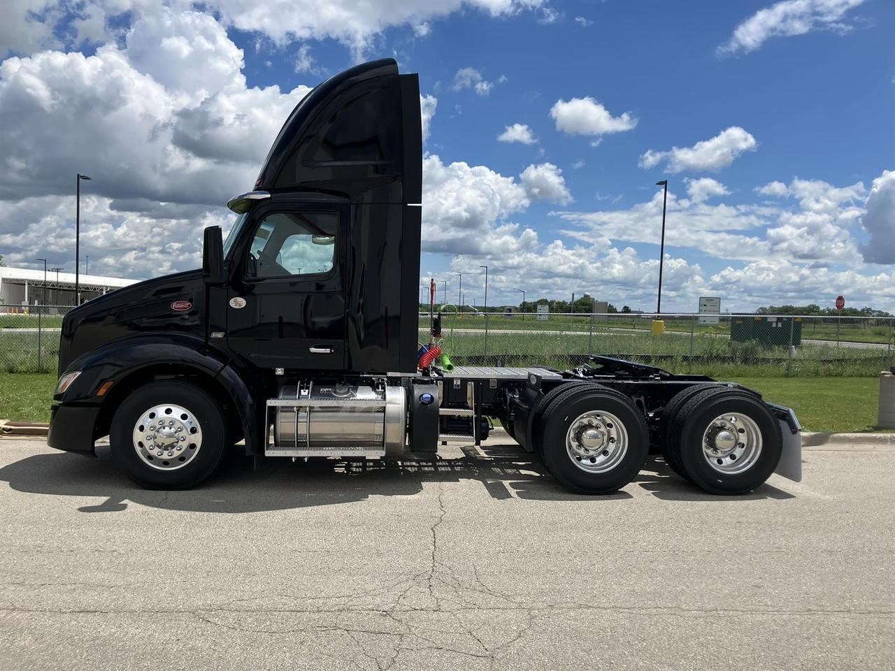 2027 Peterbilt 579 Rochester MN