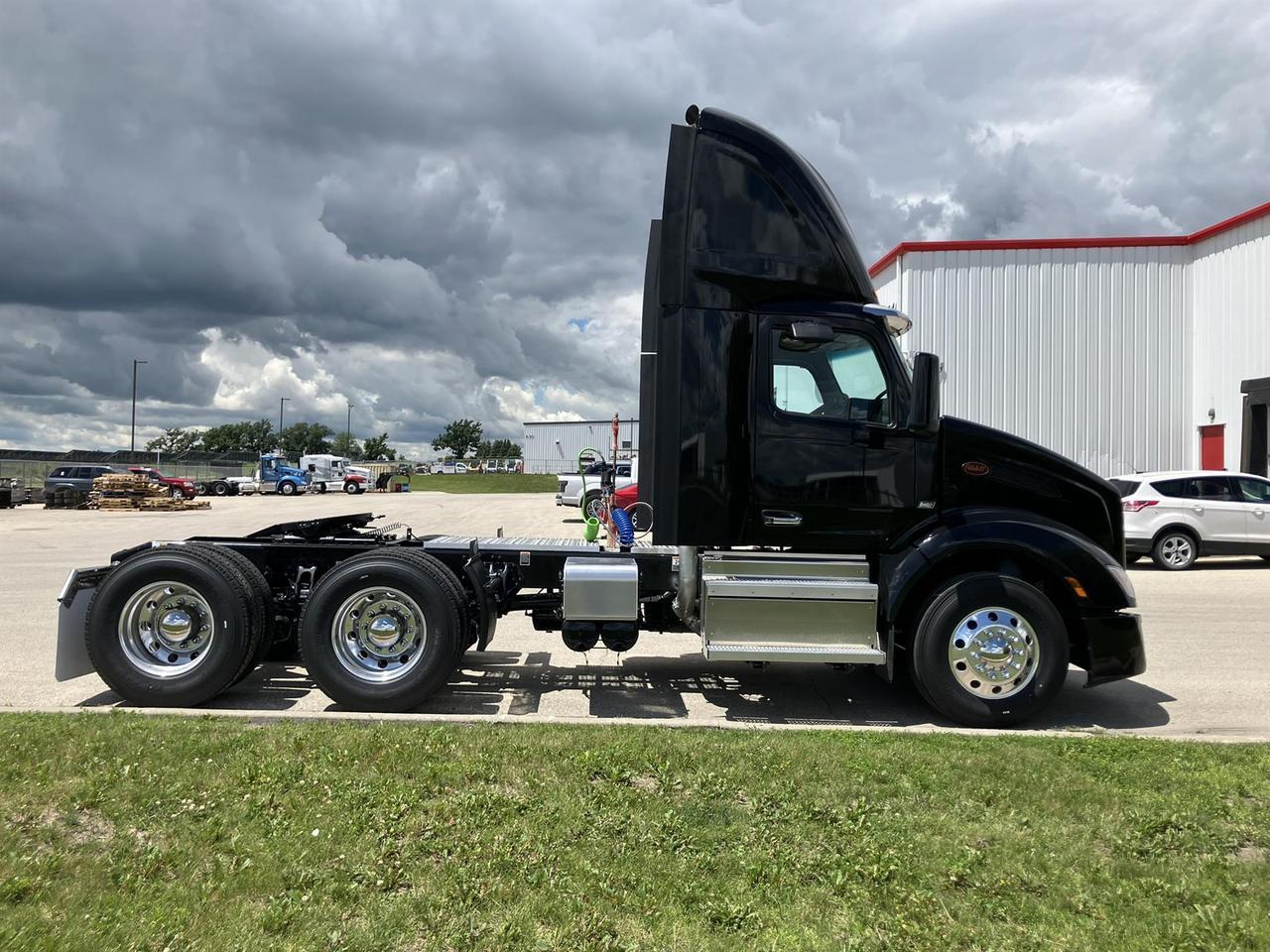 2027 Peterbilt 579 Rochester MN