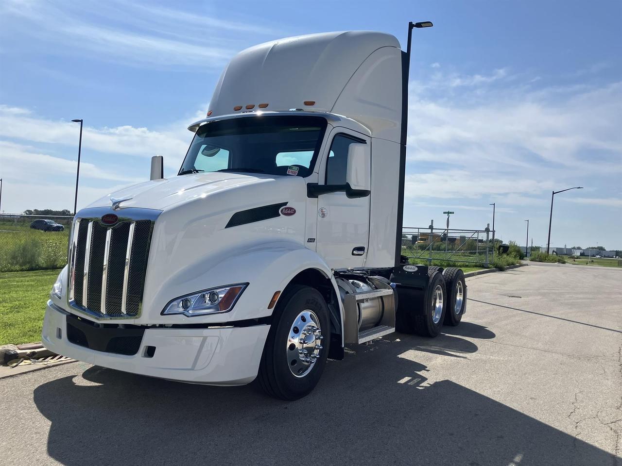 2027 Peterbilt 579 Non-Sleeper