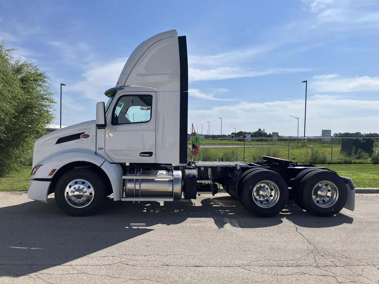 2027 Peterbilt 579 in Rochester, MN — photo 3