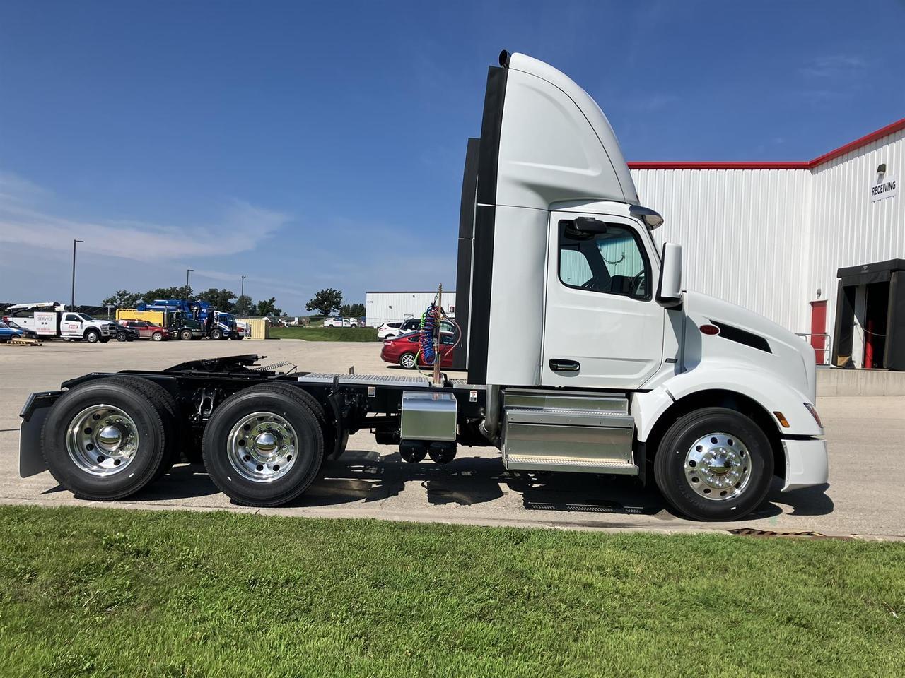 2027 Peterbilt 579 in Rochester, MN — photo 4