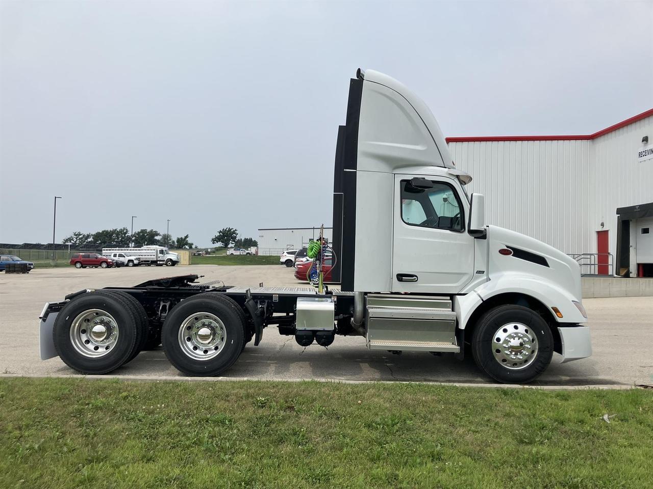 2027 Peterbilt 579 in Rochester, MN — photo 4