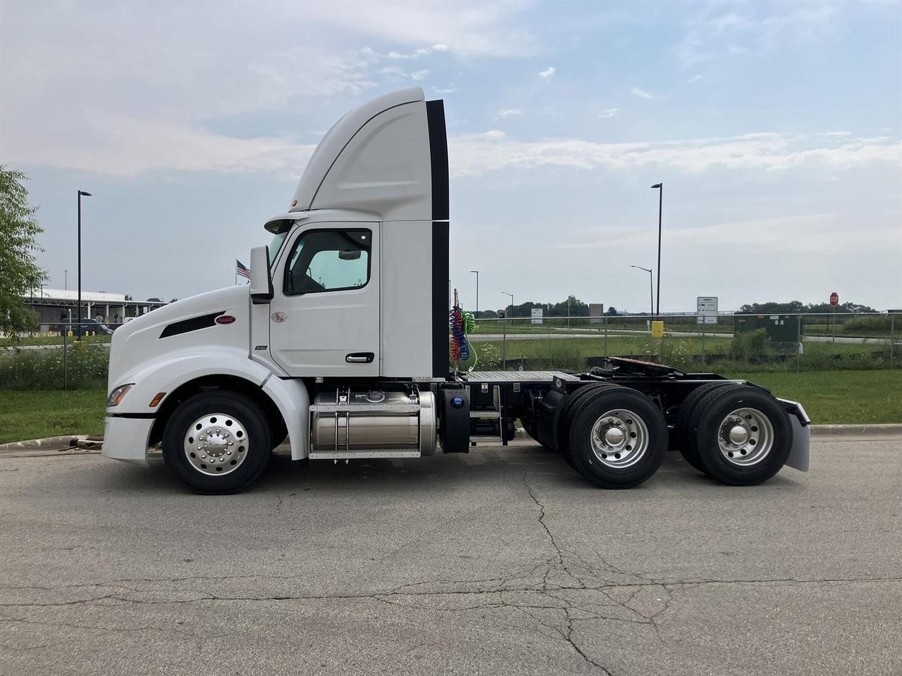 2027 Peterbilt 579 in Rochester, MN — photo 3