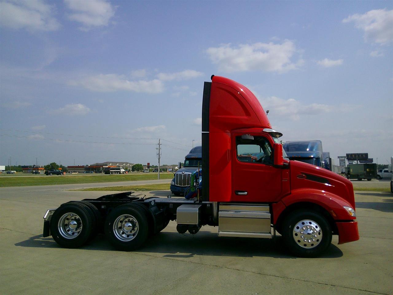 2027 Peterbilt 579 in Fargo, ND — photo 4
