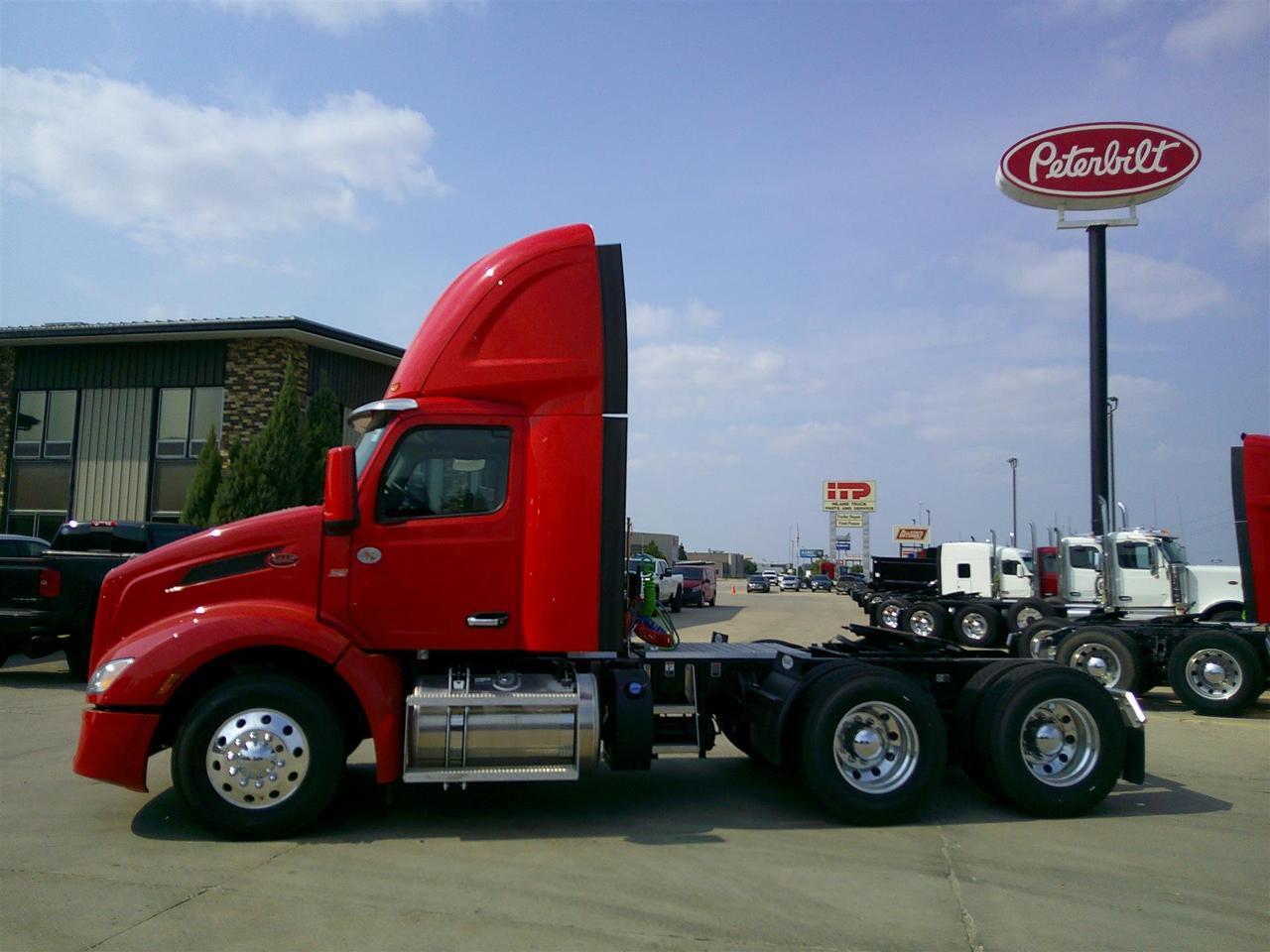 2027 Peterbilt 579 in Fargo, ND — photo 3