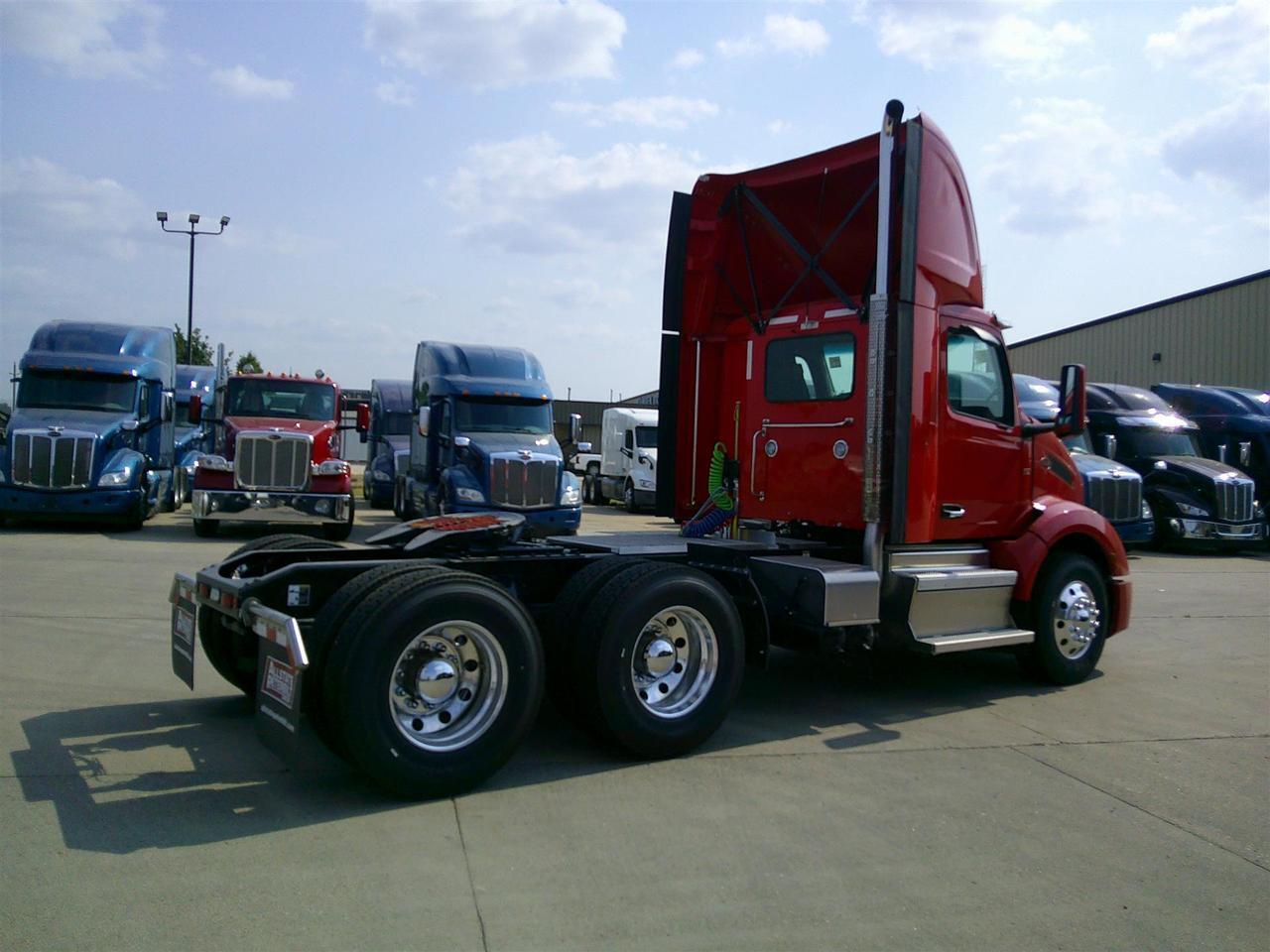 2027 Peterbilt 579 in Fargo, ND — photo 7