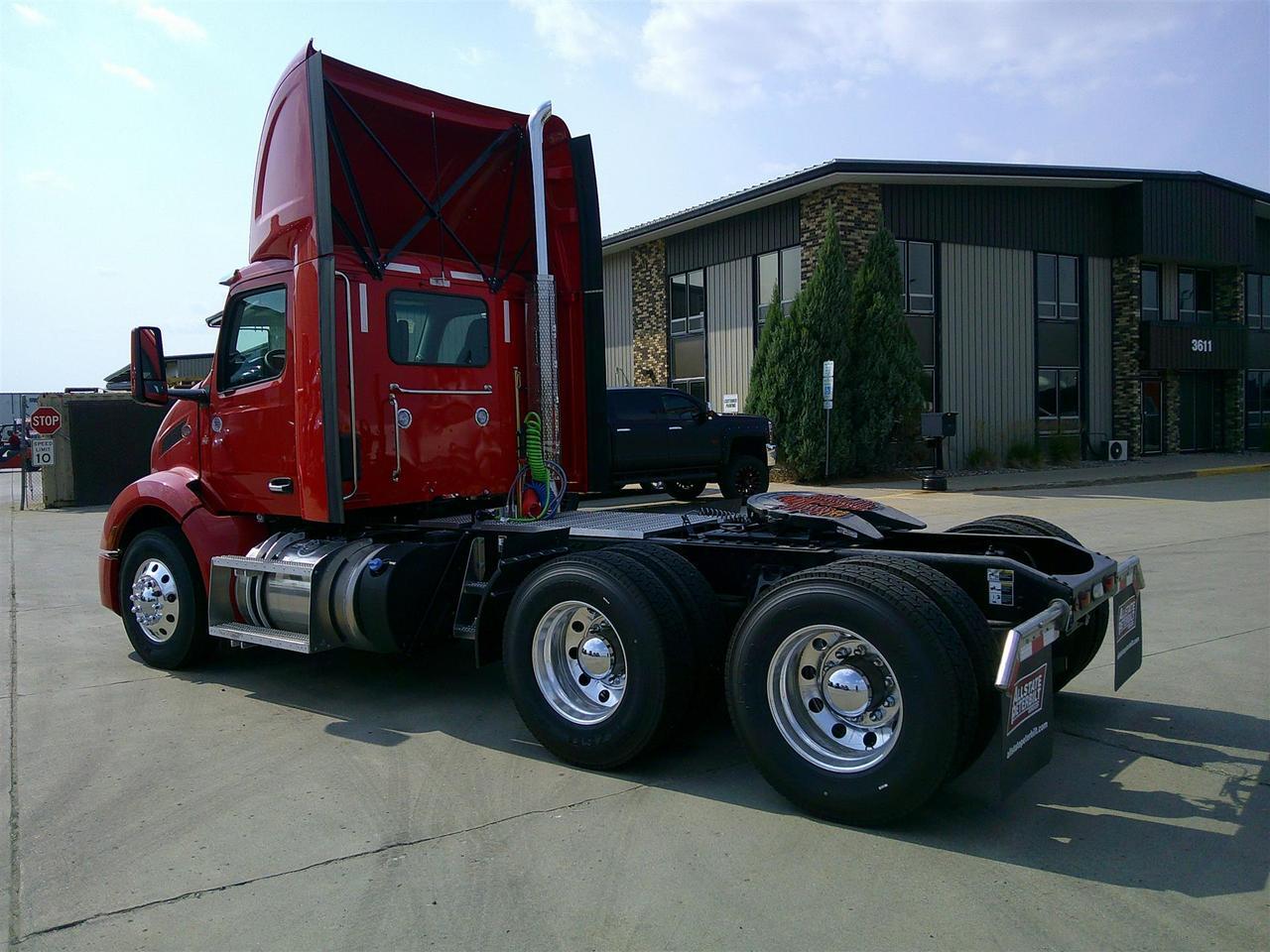 2027 Peterbilt 579 in Fargo, ND — photo 5