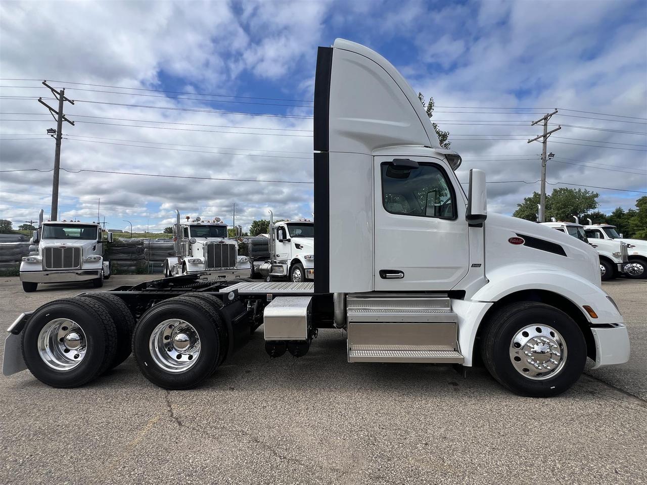 2027 Peterbilt 579 in South St. Paul, MN — photo 4
