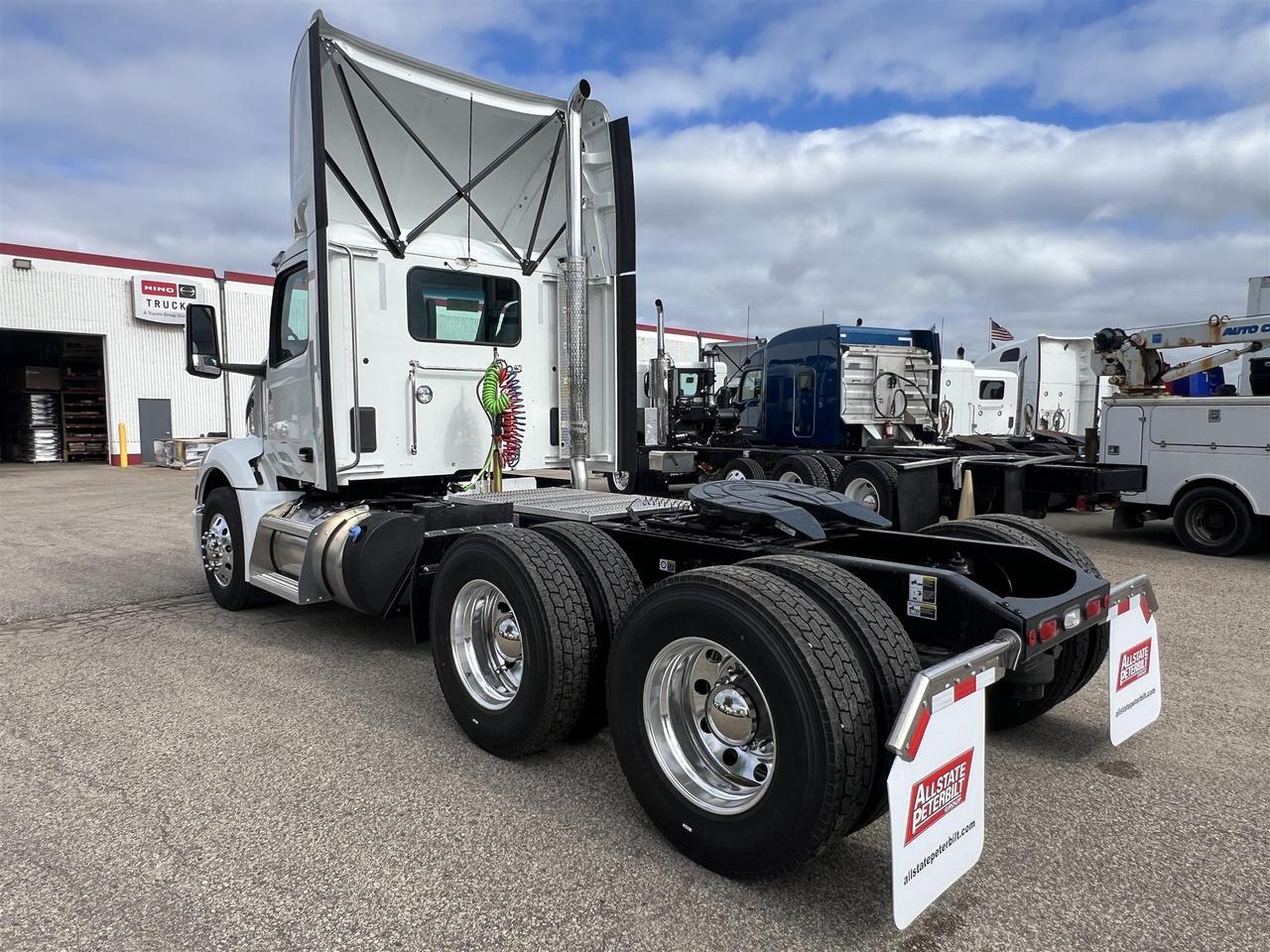 2027 Peterbilt 579 in South St. Paul, MN — photo 5