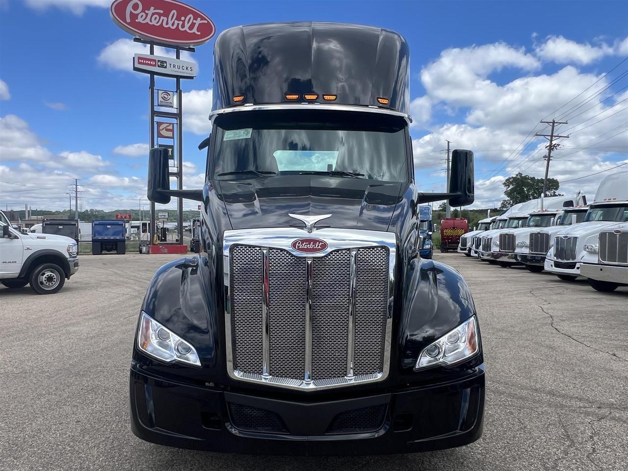 2027 Peterbilt 579 in South St. Paul, MN — photo 8