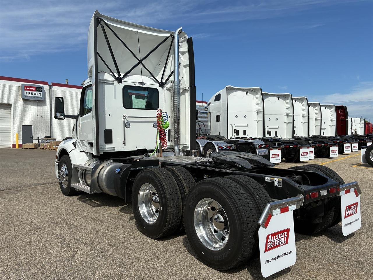2027 Peterbilt 579 in South St. Paul, MN — photo 4