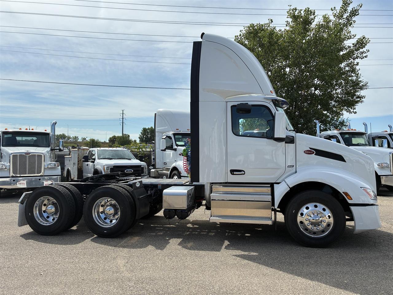 2027 Peterbilt 579 in South St. Paul, MN — photo 3