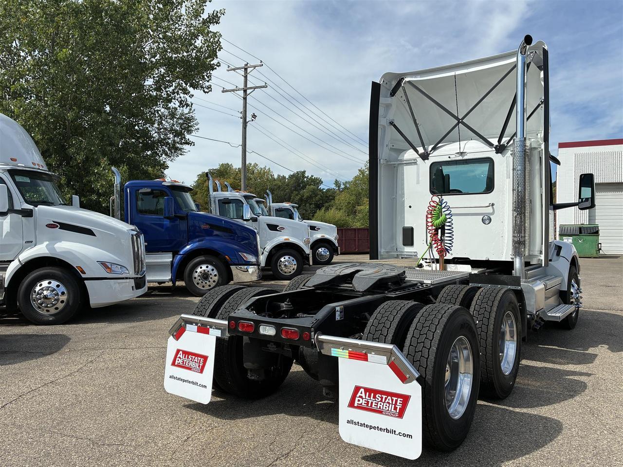 2027 Peterbilt 579 in South St. Paul, MN — photo 6