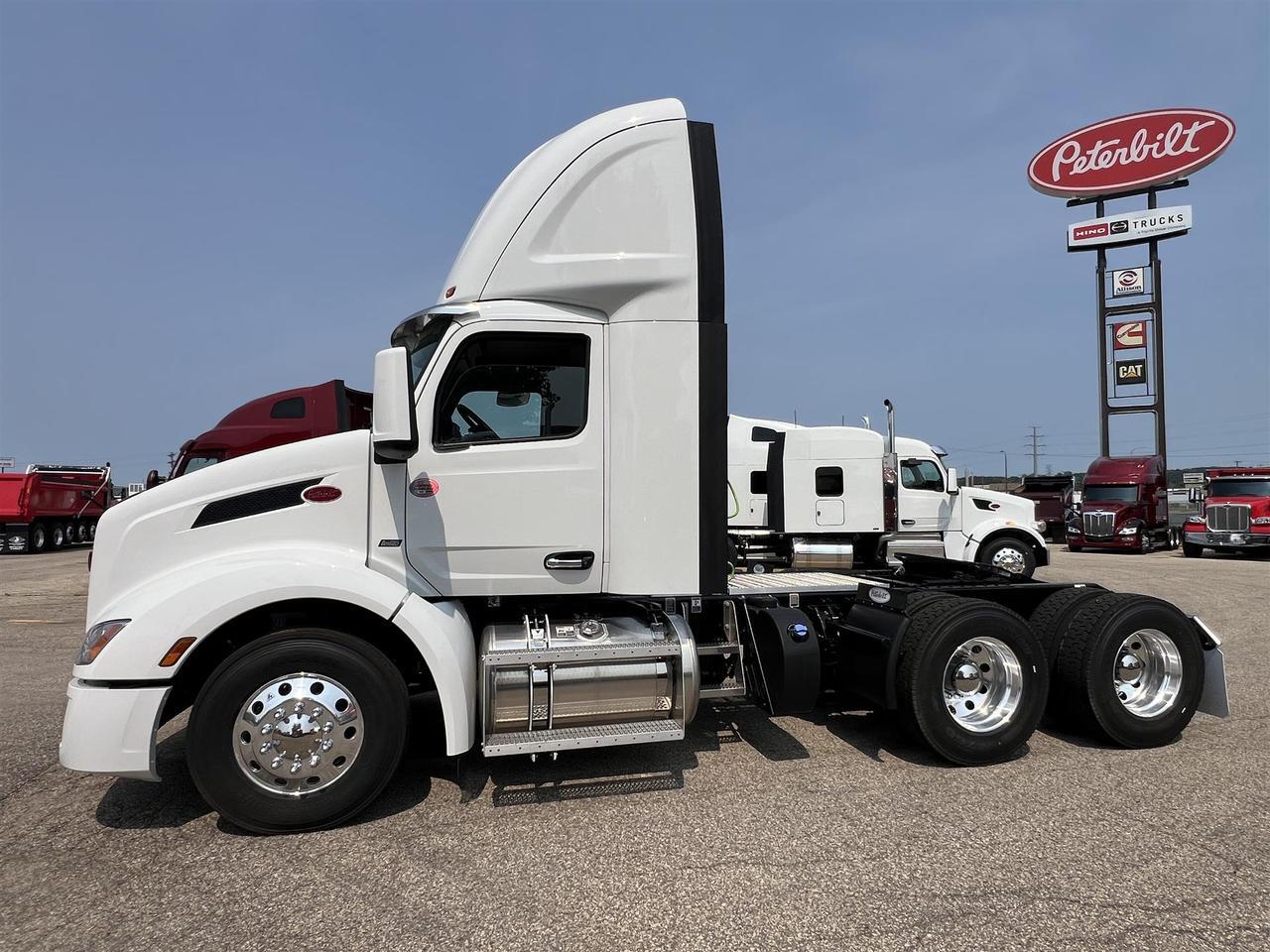 2027 Peterbilt 579 in South St. Paul, MN — photo 4