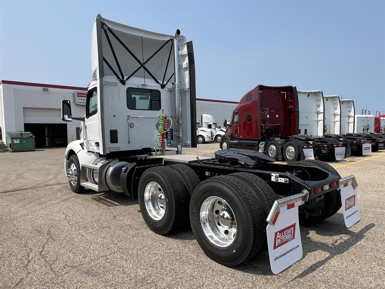 2027 Peterbilt 579 in South St. Paul, MN — photo 6