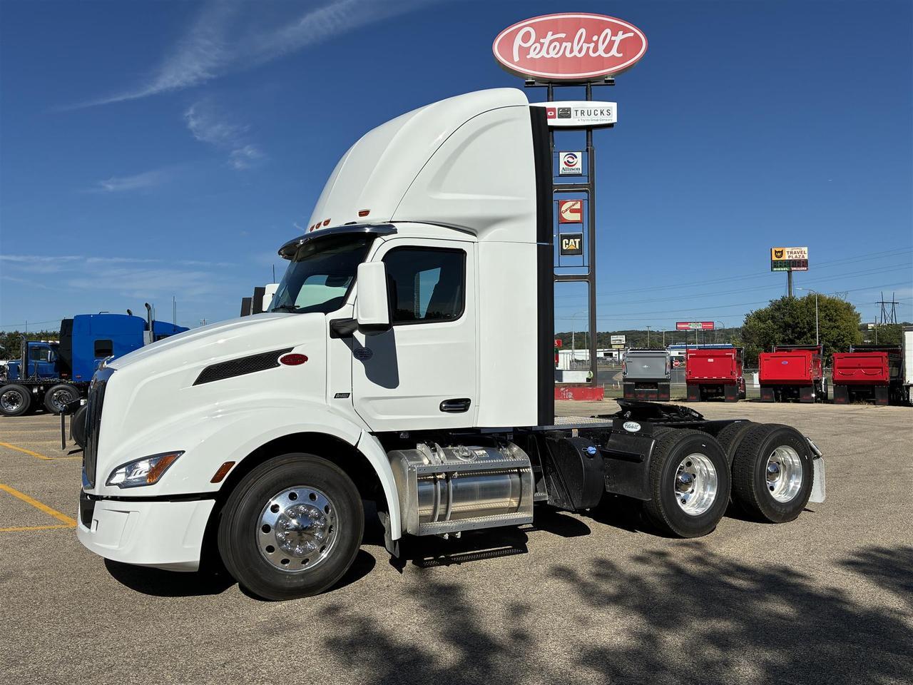 2027 Peterbilt 579 in South St. Paul, MN — photo 3