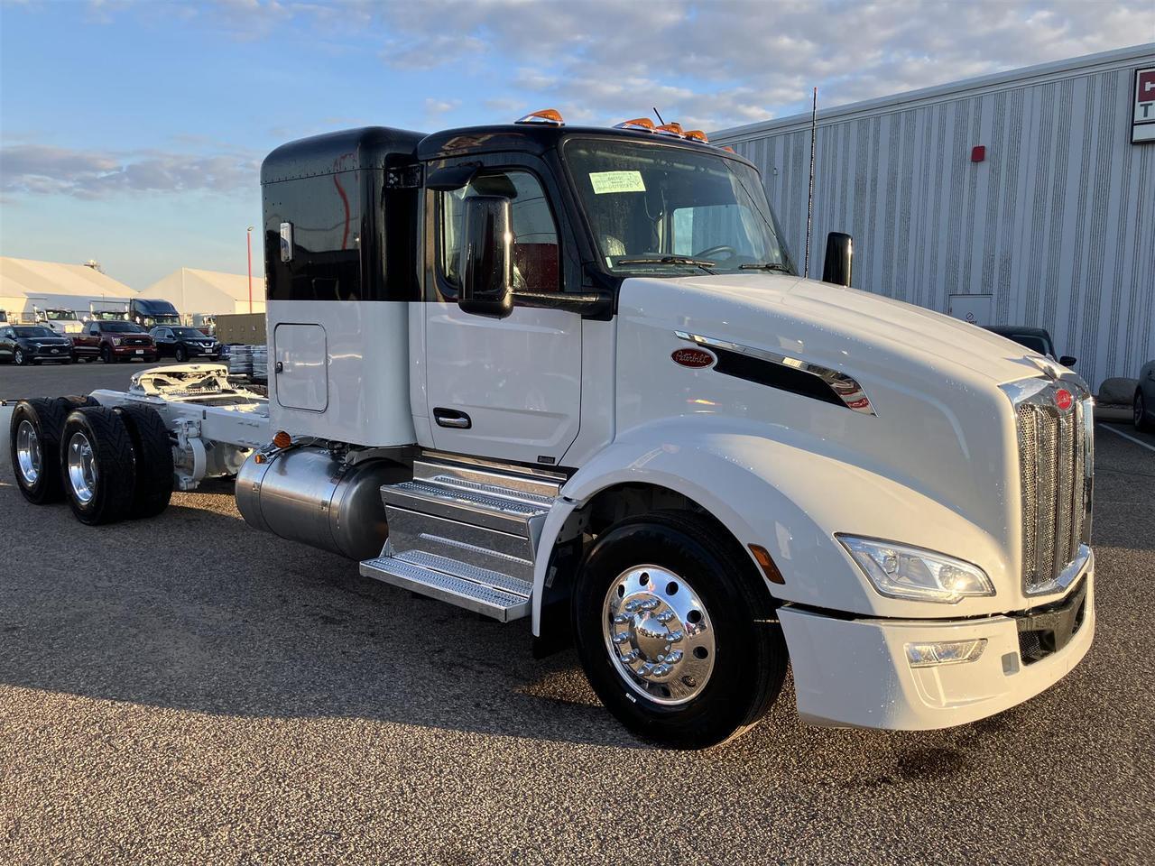2027 Peterbilt 579 Sleeper