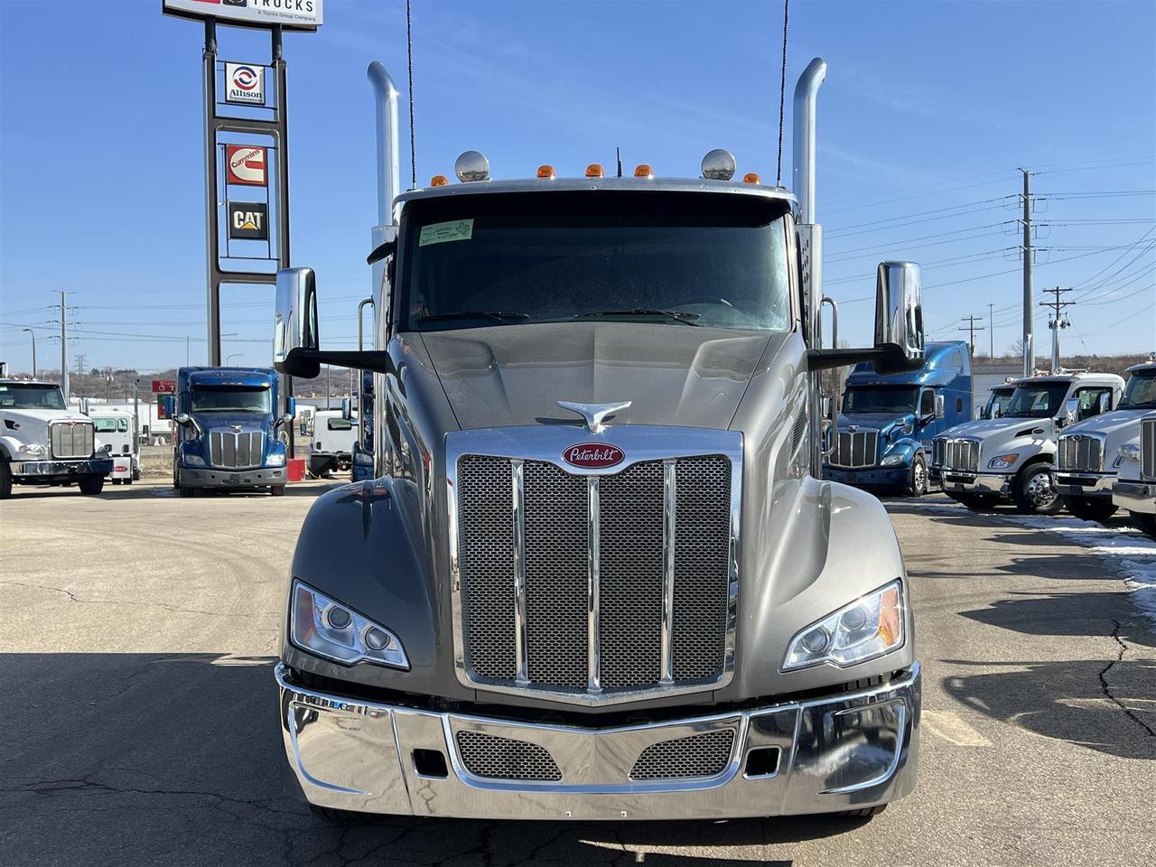 2027 Peterbilt 579