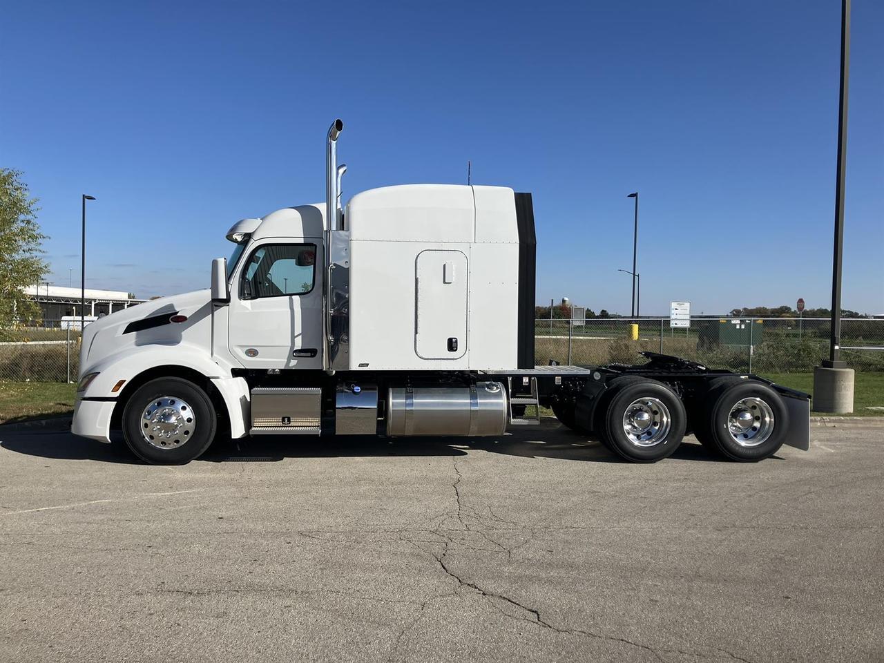 2027 Peterbilt 579 Sleeper