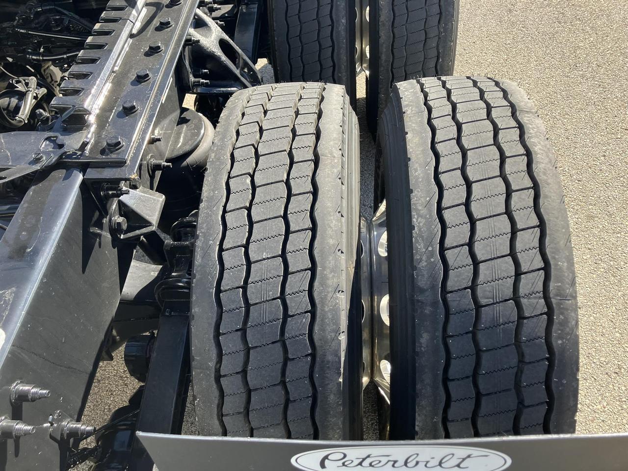 2027 Peterbilt 579 in Rochester, MN — photo 3