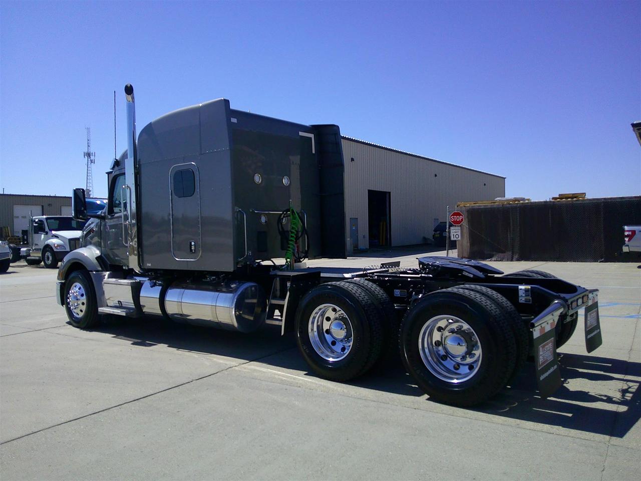 2027 Peterbilt 579 in Fargo, ND — photo 5