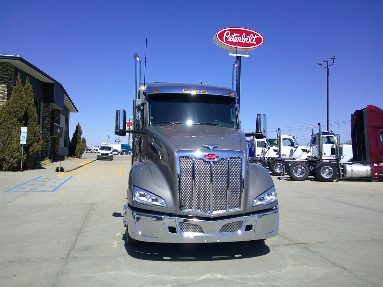 2027 Peterbilt 579 Sleeper