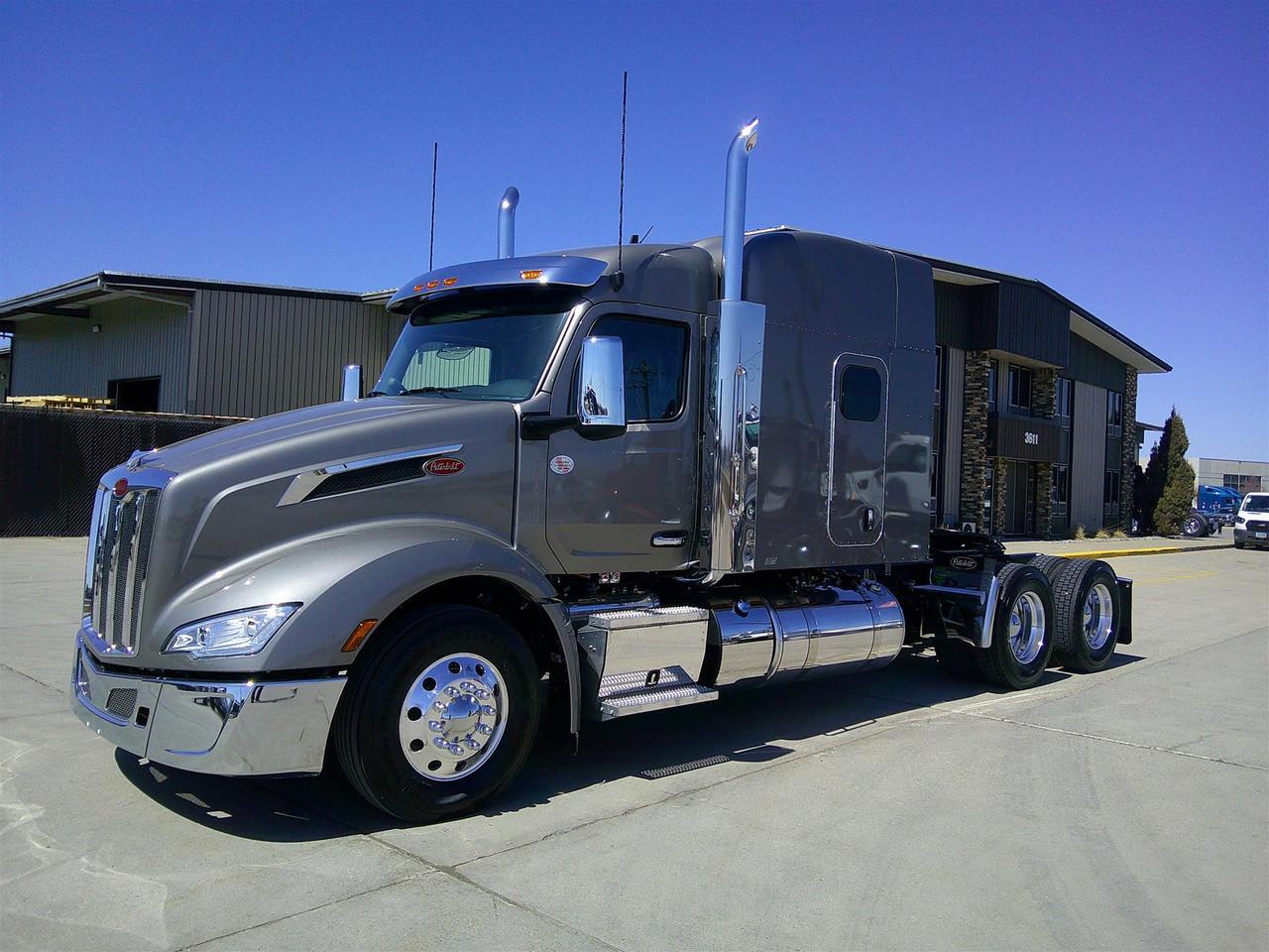 2027 Peterbilt 579 Sleeper