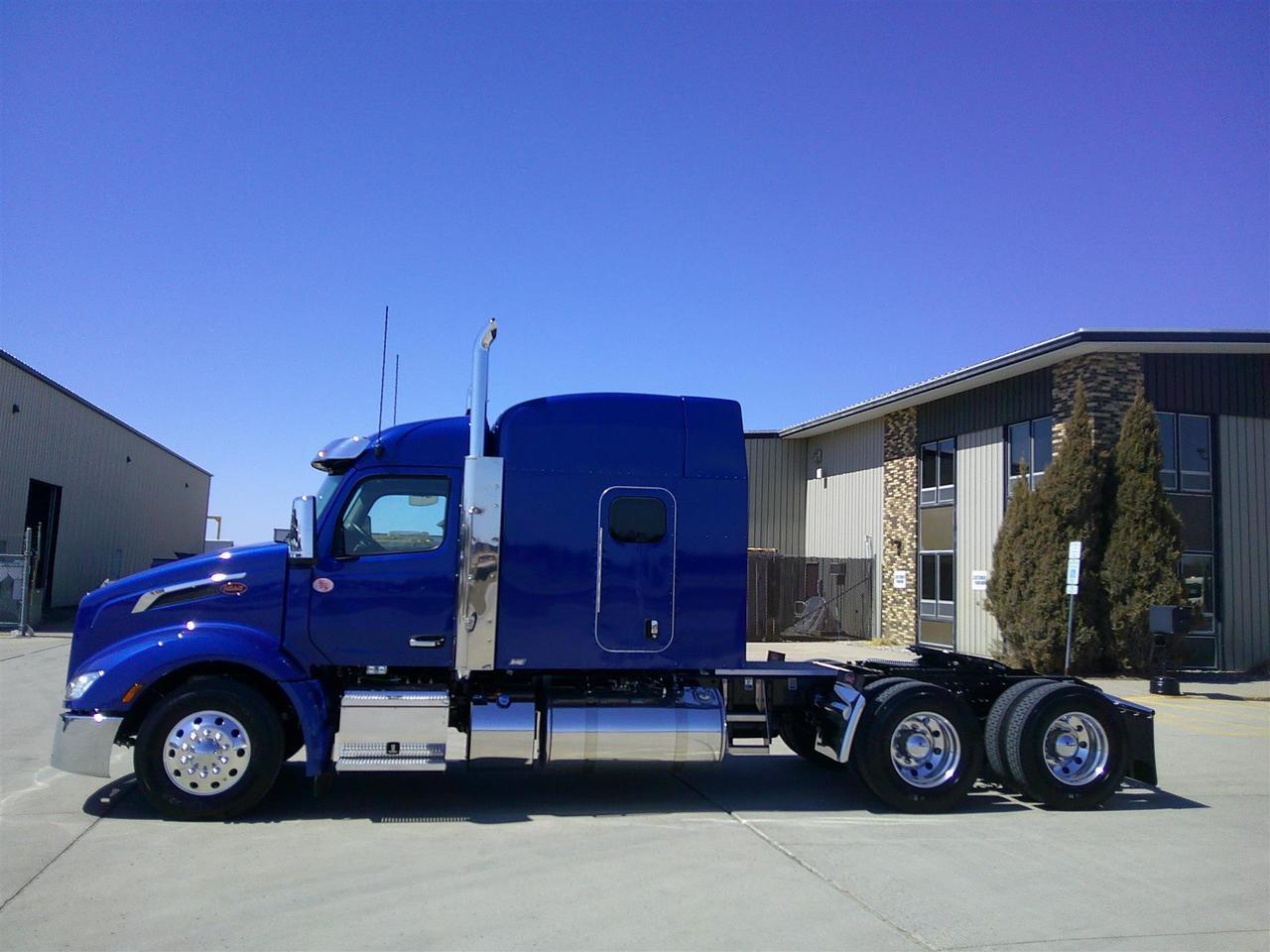 2027 Peterbilt 579 Sleeper