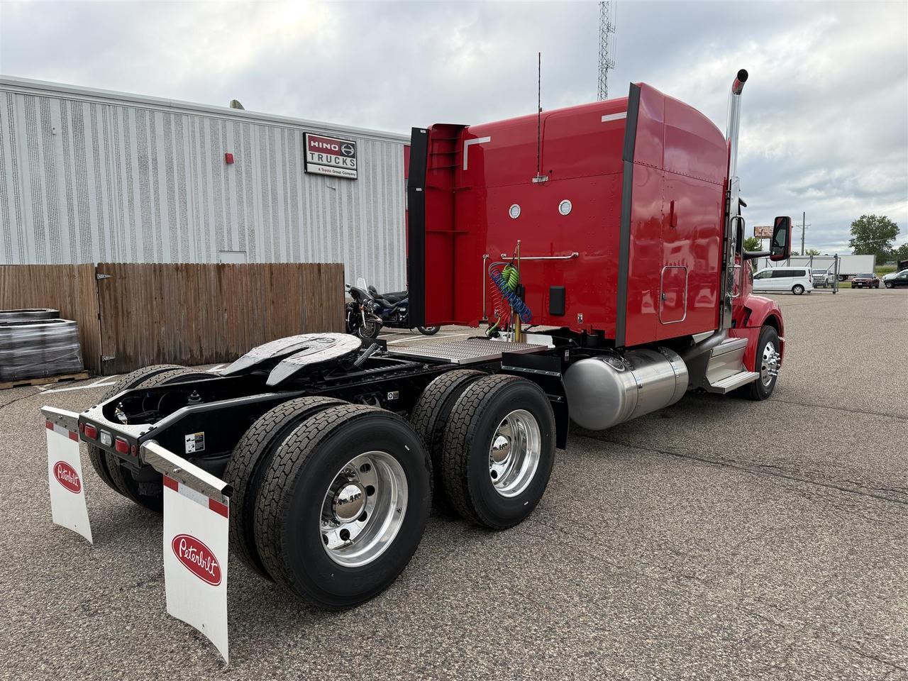 2027 Peterbilt 579 80" Double Bunk High Roof Eau Claire WI