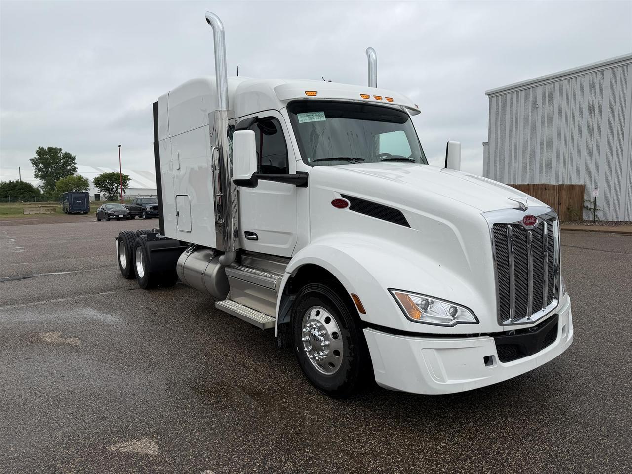 2027 Peterbilt 579 Sleeper