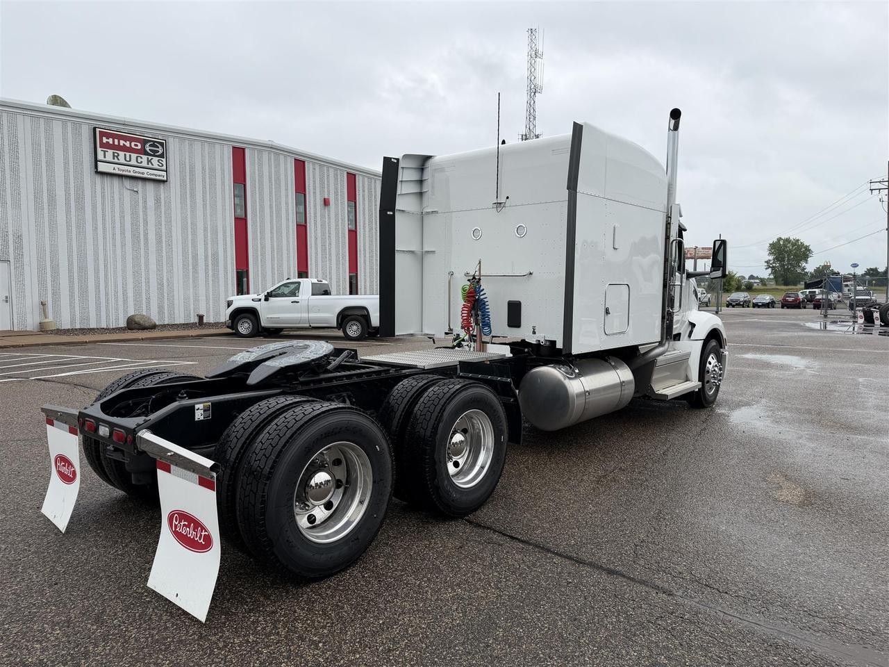 2027 Peterbilt 579 in Eau Claire, WI — photo 3