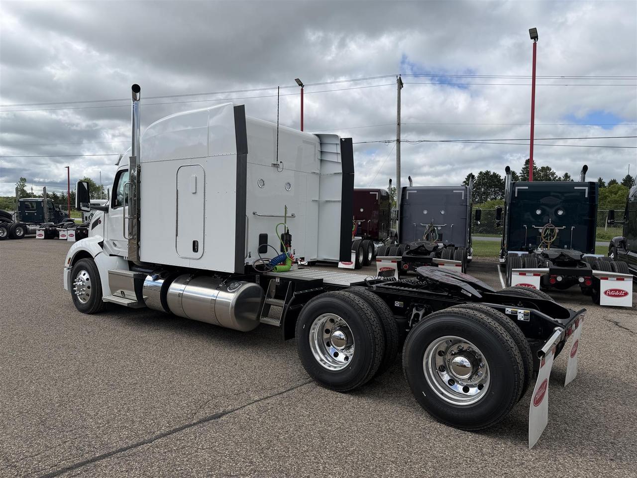 2027 Peterbilt 579 Sleeper