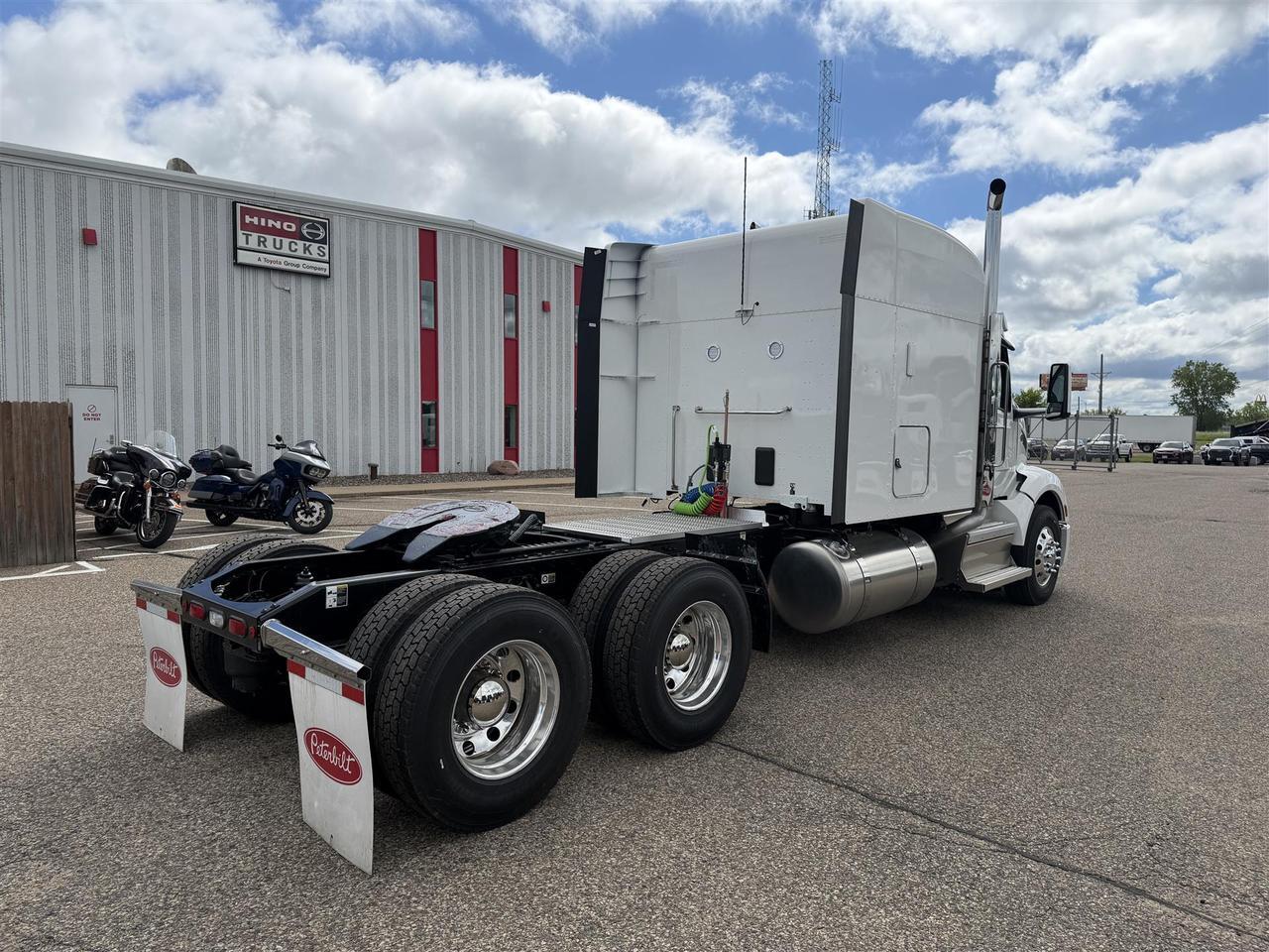 2027 Peterbilt 579 80" Double Bunk High Roof Eau Claire WI